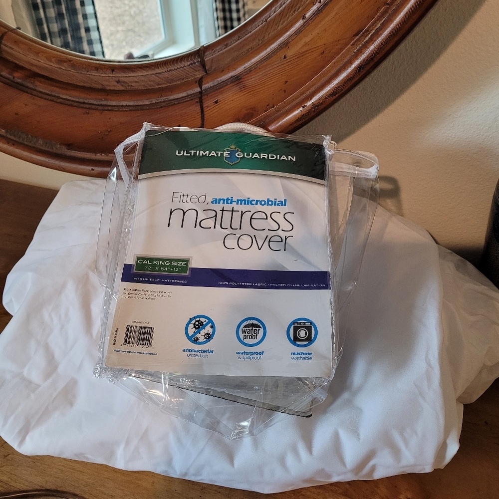 CAL-KING Fitted waterproof anti-microbial mattress protector